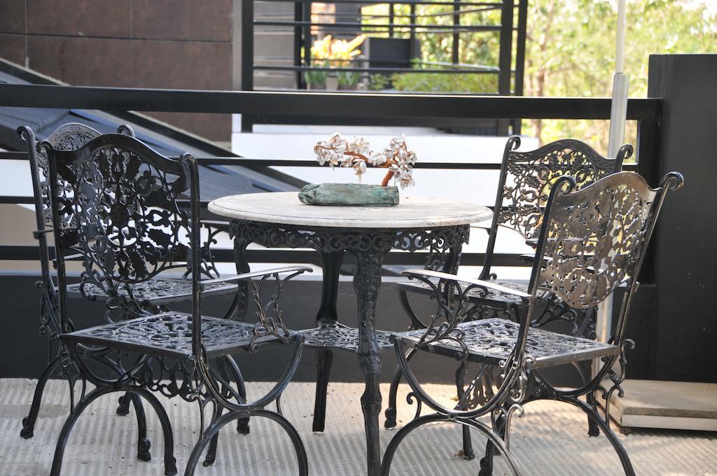 Date & Dine Resort Antipolo Extérieur photo