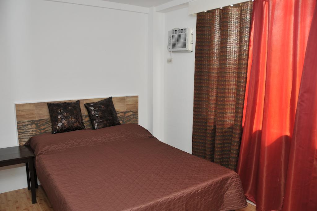 Date & Dine Resort Antipolo Chambre photo