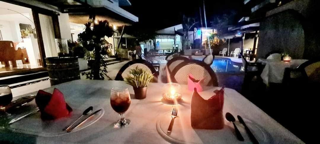 Date & Dine Resort Antipolo Extérieur photo