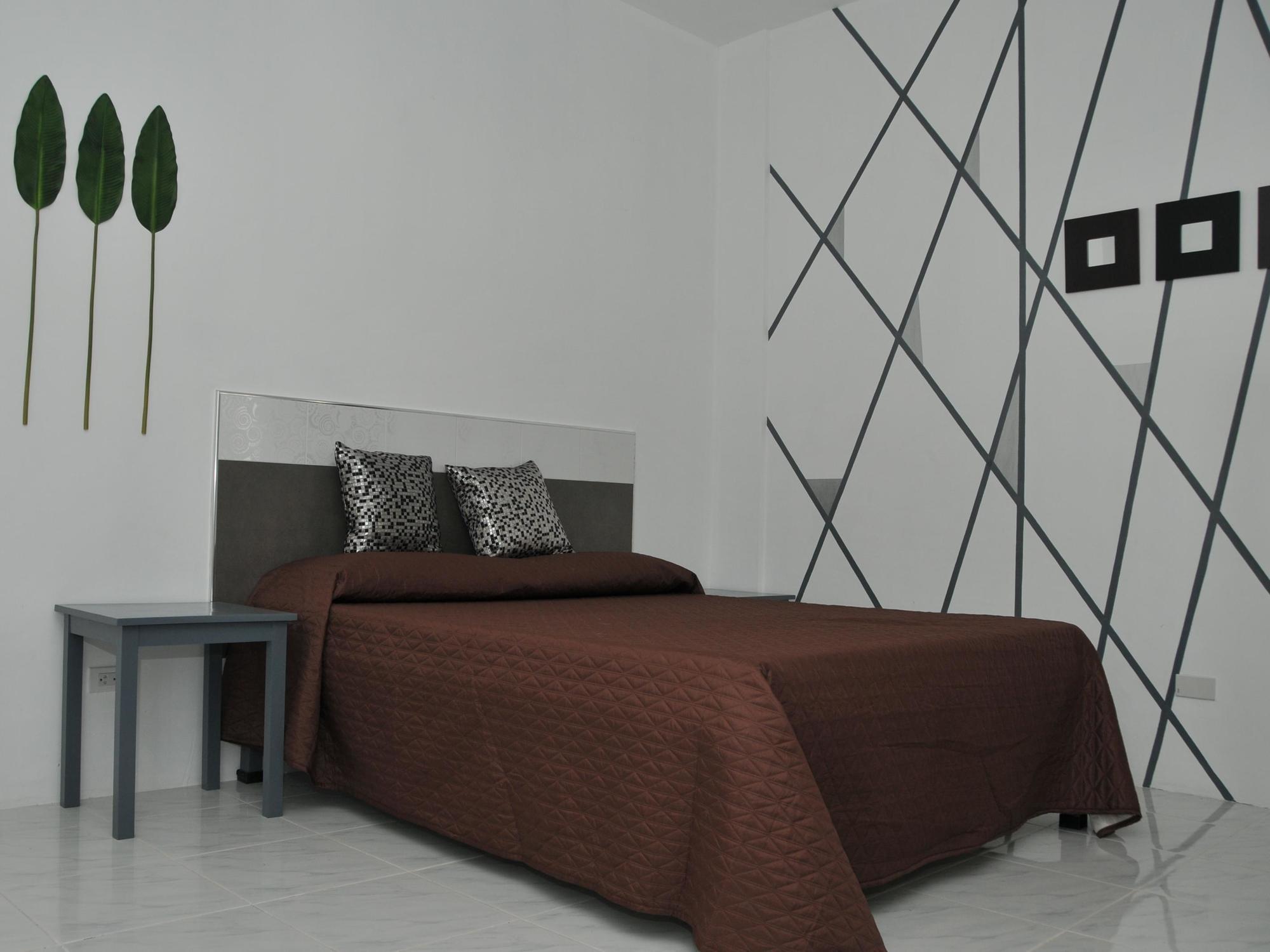 Date & Dine Resort Antipolo Extérieur photo